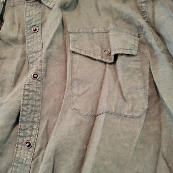 Button down shirt - Picture 2 of 3